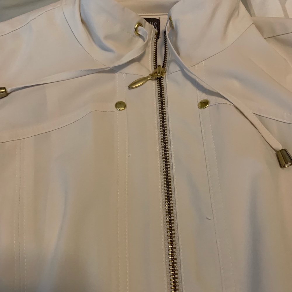 Vest - Picture 2 of 4